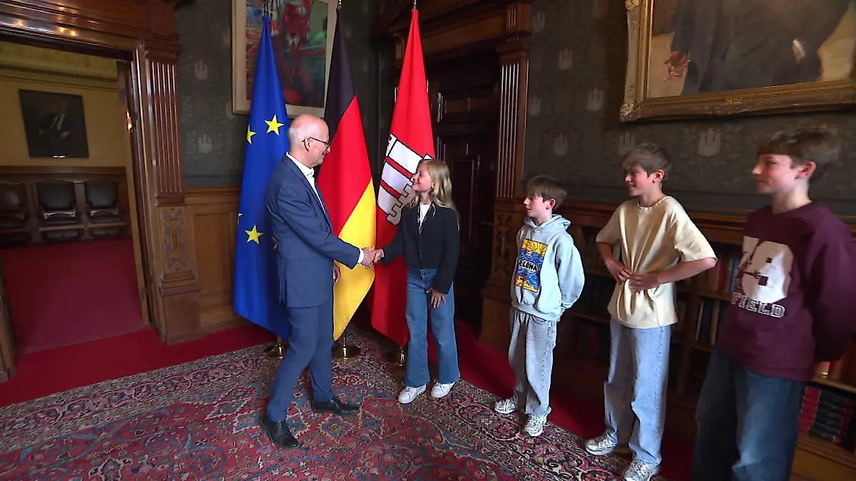 Kinder löchern Hamburgs Ersten Bürgermeister mit Fragen „Werder Bremen oder HSV?"