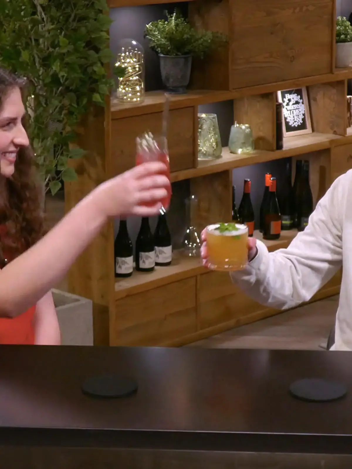 Bild zu: "Johanna ist 18 und völlig neu im Dating – macht sie mit Jannik direkt einen Glücksgriff?"