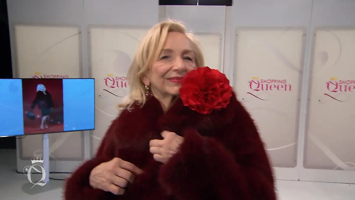 Doris als 'Lady in red' auf dem Laufsteg Doris in Rot