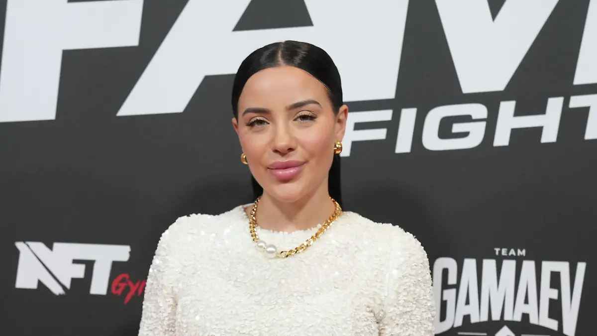 Leyla Lahouar beim Fame Fighting am 09.11.2024 auf dem roten Teppich im Maritim Hotel Bonn.