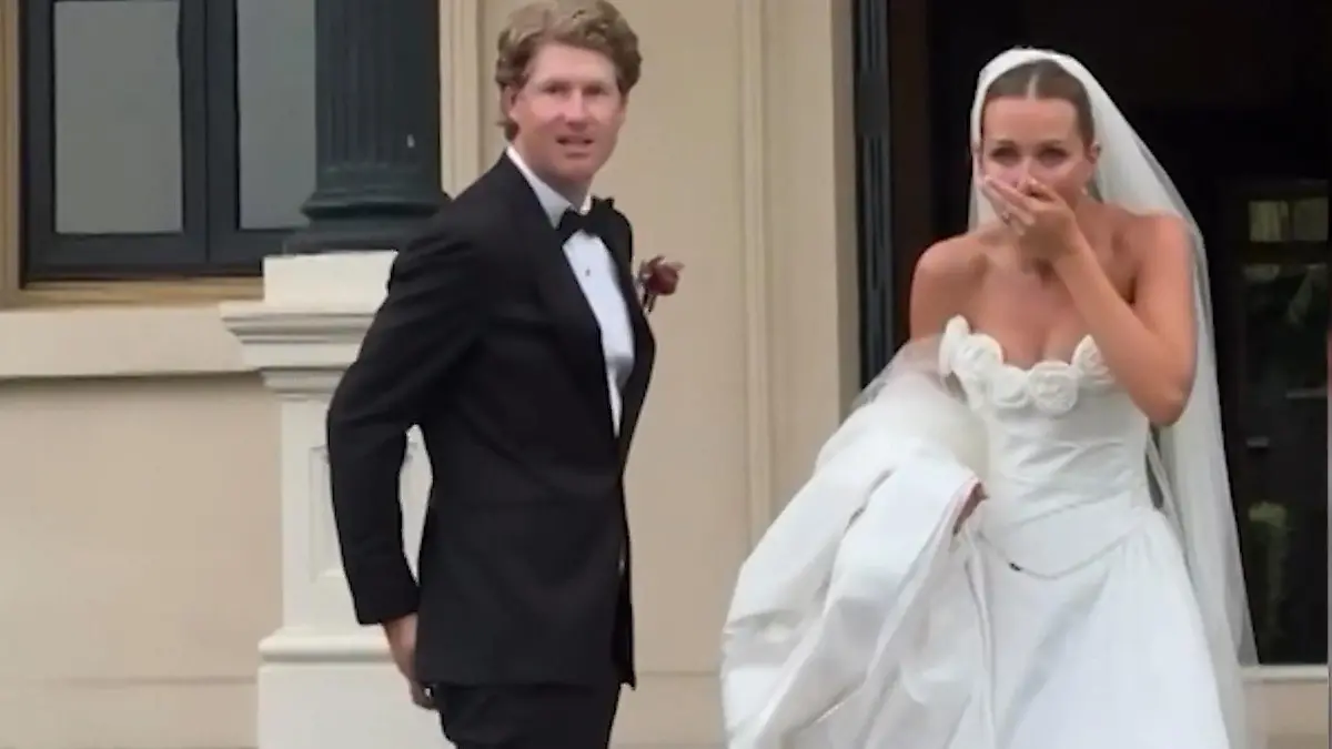 Das geht in die Hose! Peinlich-Panne für Bräutigam bei Hochzeits-Shooting Überraschende POse