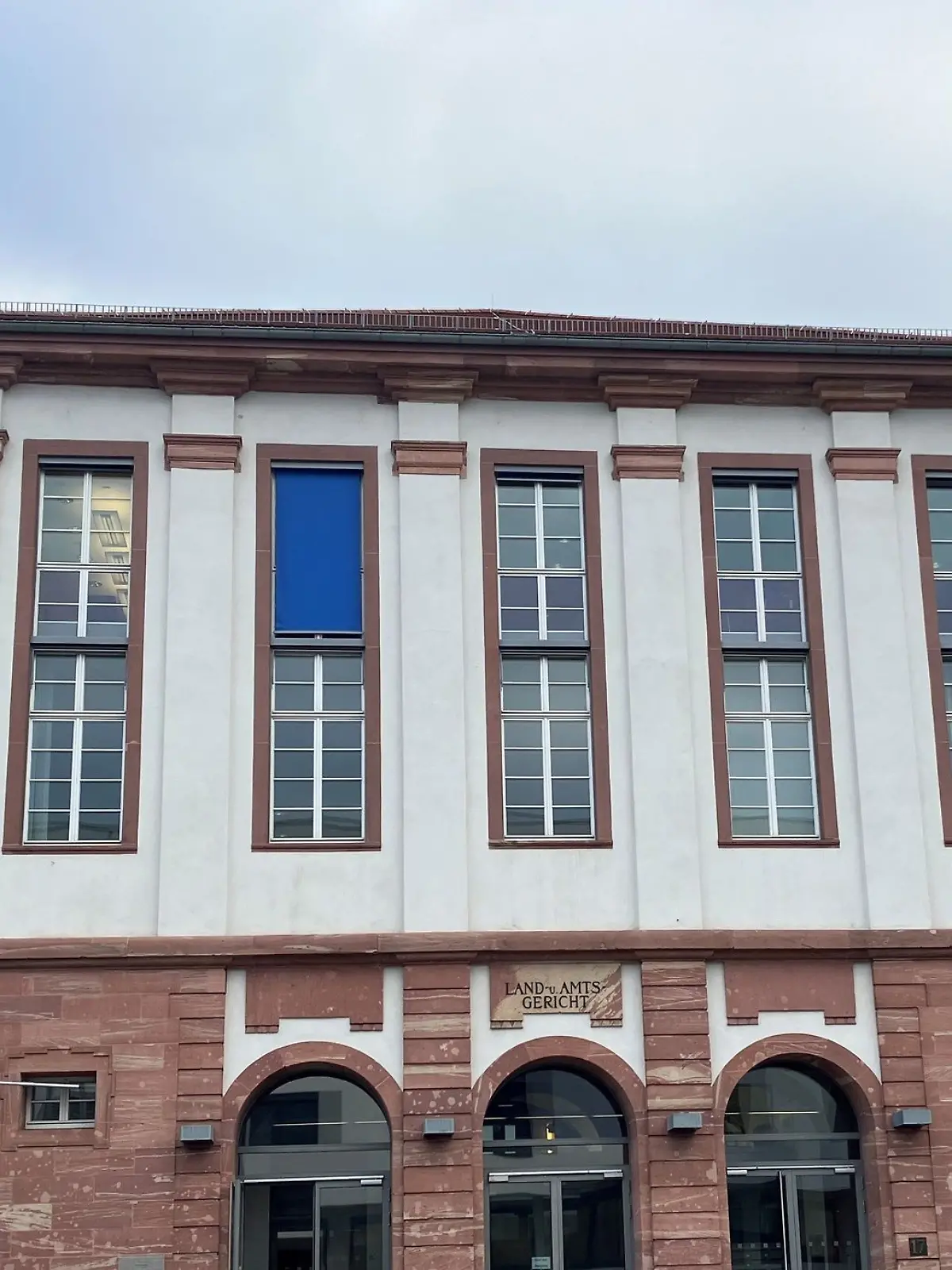 Bild zu: "Tumult im Gericht! Angeklagter (39) greift Staatsanwältin (30) an"