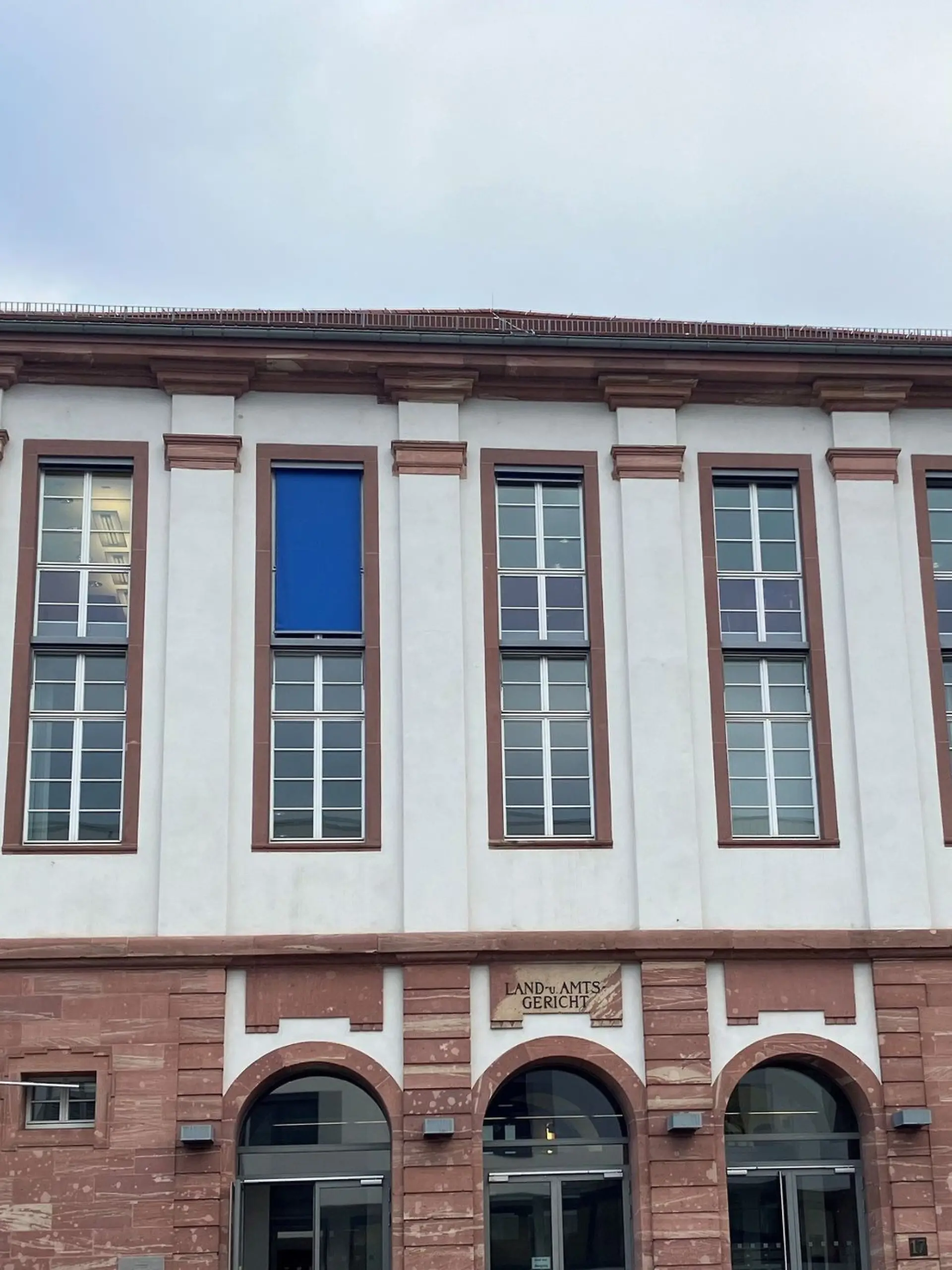 Bild zu: "Tumult im Gericht! Angeklagter (39) greift Staatsanwältin (30) an"