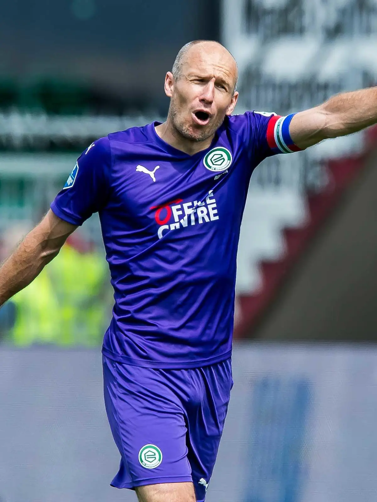 ARCHIV - 09.05.2021, Niederlande, Emmen: Fußball, Ehrendivision, Niederlande, Hauptrunde, 32. Spieltag, FC Emmen - FC Groningen: Arjen Robben vom FC Groningen gestikuliert während des Spiels.     (zu dpa "Arjen Robben lässt Zukunft weiter offen") Foto: Cor Lasker/ANP/dpa +++ dpa-Bildfunk +++