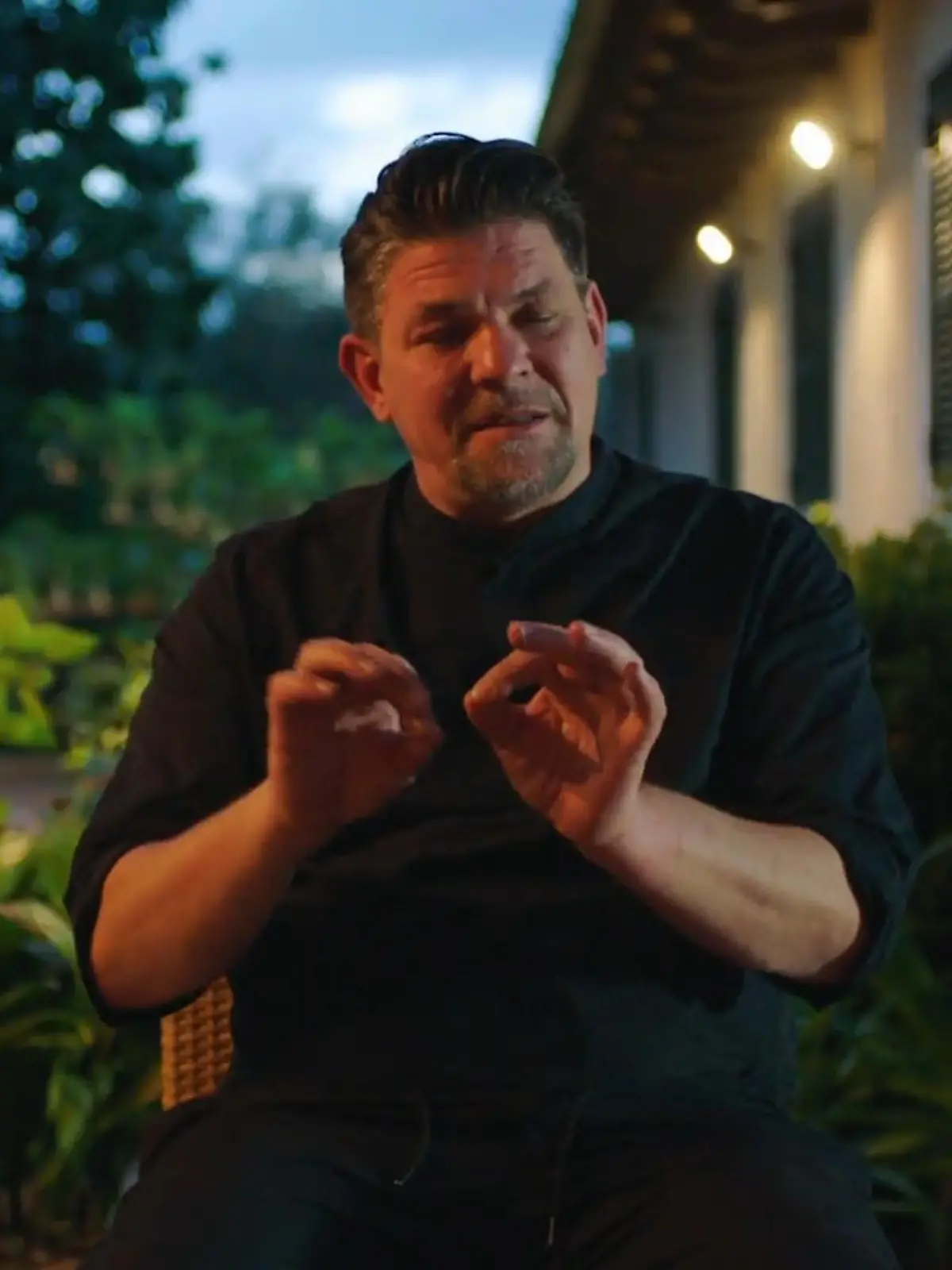 Bild zu: "Kitchen Impossible: Arroz Brut bringt Tim Mälzer ins Schwitzen"