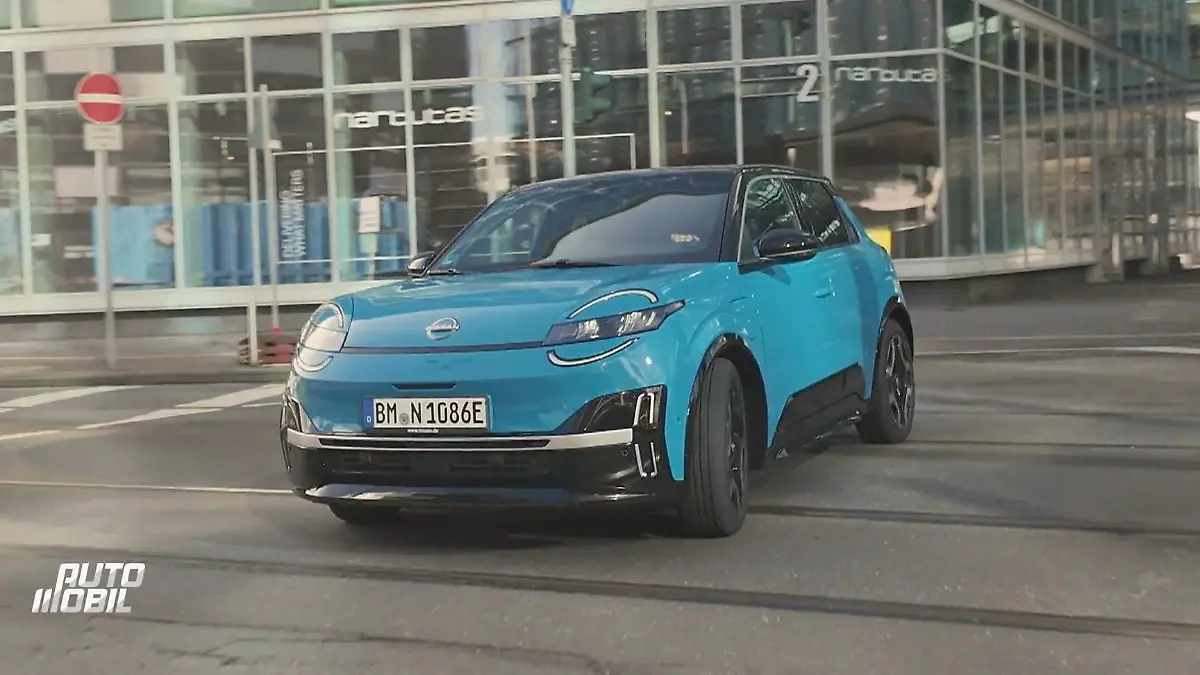 auto mobil: Türkisfarbener moderner Kleinwagen - der neue Nissan Micra