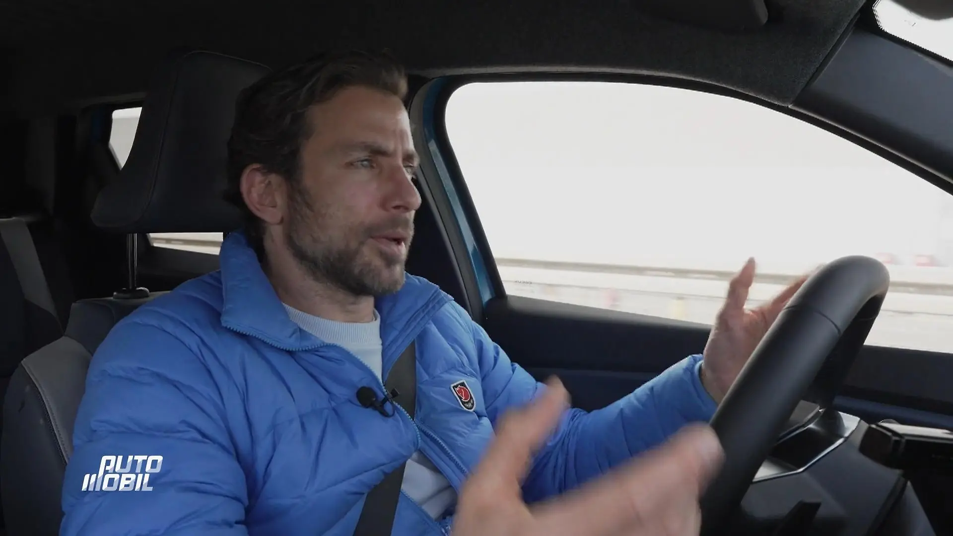 auto mobil: Tester Andreas Jancke am Steuer des neuen Nissan Micra