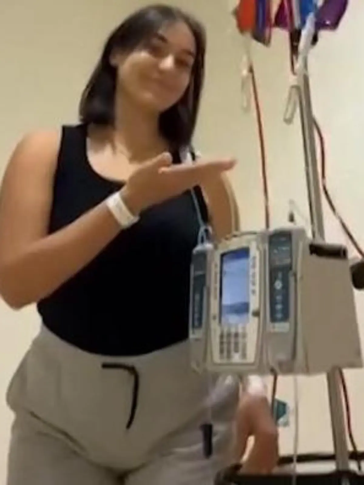 Bild zu: "Ärzte ignorieren Sumbuls (26) Symptome – dann entdeckt sie die Horror-Diagnose selbst!"