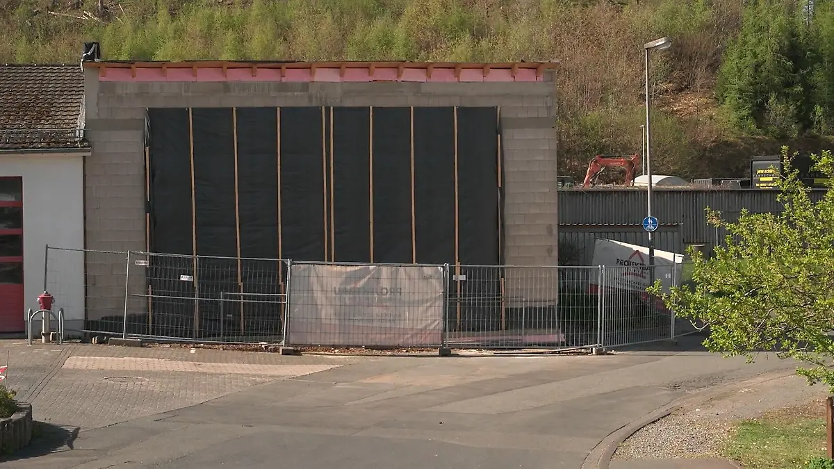 Neues Feuerwehrhaus ist zu niedrig Teurer Planungsfehler in Netphen