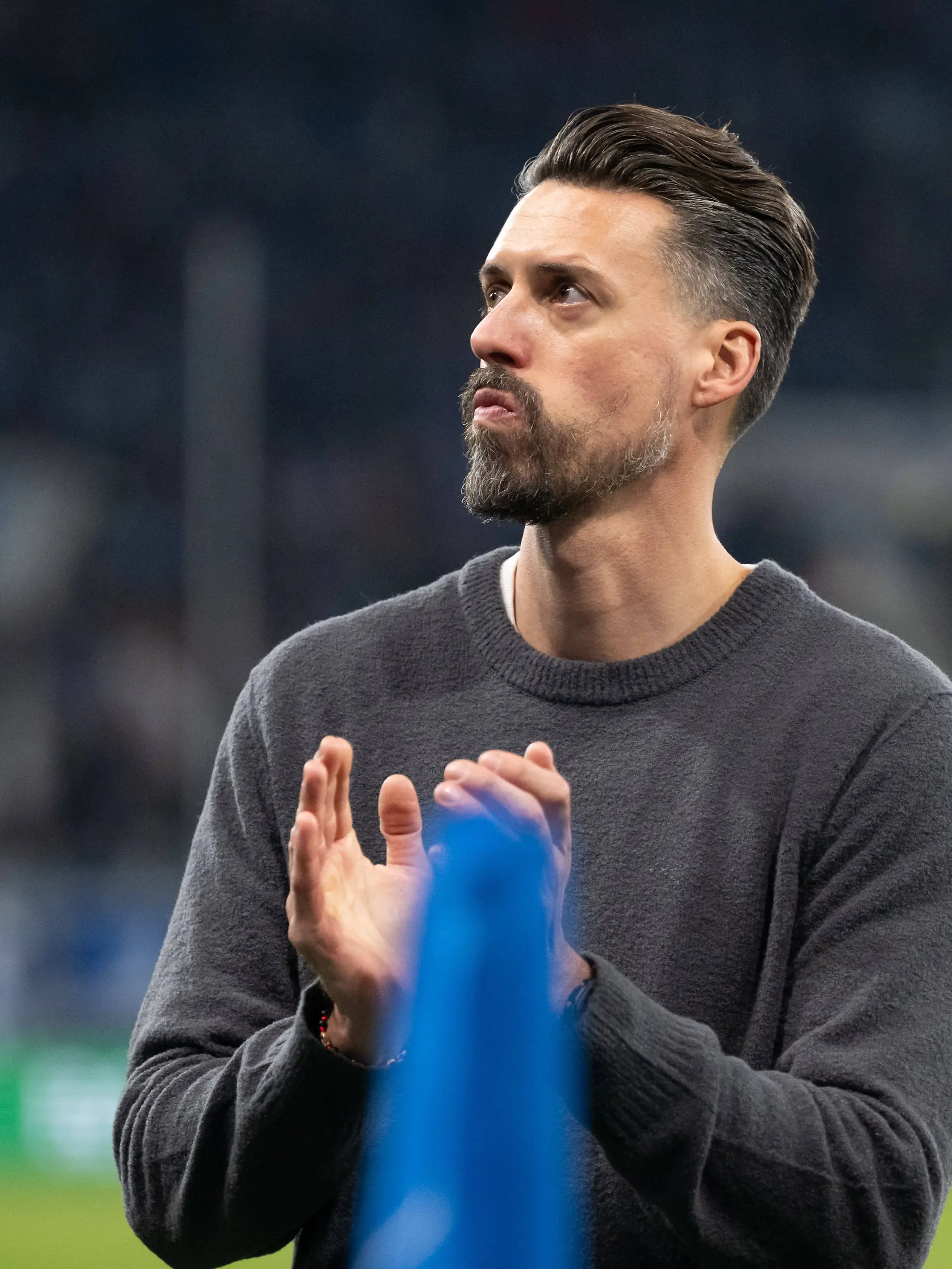 Nach Spielende Entaeuschung, frust bei Sandro Wagner FC Augsburg, Cheftrainer, Trainer, Bedankt sich bei den mitgereisten Fans. GER, TSG 1899 Hoffenheim vs. FC Augsburg, Fussball, Herren, 1. Bundesliga, 12. Spieltag, Spielzeit 2025/2026, 29.11.2025, DFL/DFB REGULATIONS PROHIBIT ANY USE OF PHOTOGRAPHS AS IMAGE SEQUENCES AND/OR QUASI-VIDEO, GER, TSG 1899 Hoffenheim vs. FC Augsburg, Fussball, Herren, 1. Bundesliga, 12. Spieltag, Spielzeit 2025/2026, 29.11.2025 Sinsheim *** After the match disappointment, frustration at Sandro Wagner FC Augsburg, Head Coach, Coach , Thanks the fans GER, TSG 1899 Hoffenheim vs FC Augsburg, Football, Men, 1 Bundesliga, Matchday 12, Season 2025 2026, 29 11 2025, DFL DFB REGULATES PROHIBIT ANY USE OF PHOTOGRAPHS AS IMAGE SEQUENCES AND OR QUASI VIDEO, GER, TSG 1899 Hoffenheim vs FC Augsburg, Football, Men, 1 Bundesliga, Matchday 12, Season 2025 2026, 29 11 2025 Sinsheim Copyright: xEibner-Pressefoto/WolfgangxFrankx EP_WFK
