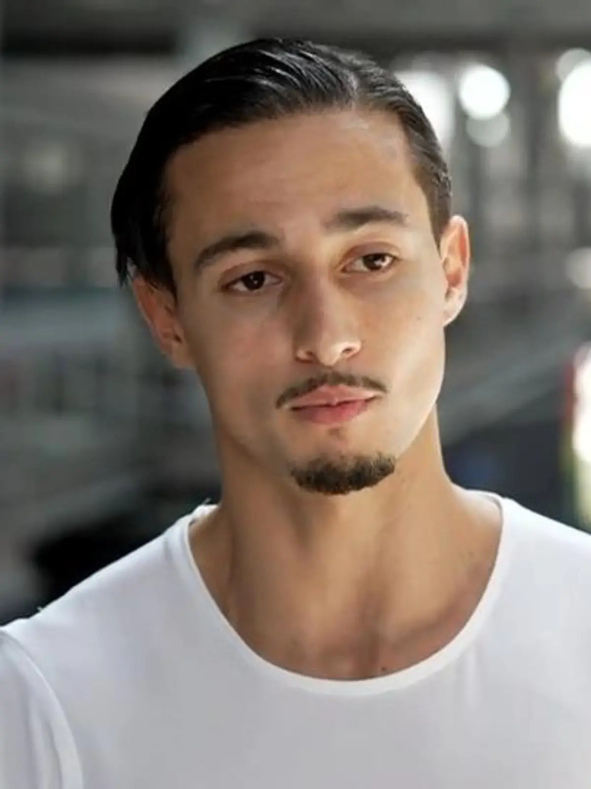 Bild zu: "Milano hatte keine leichte Kindheit"