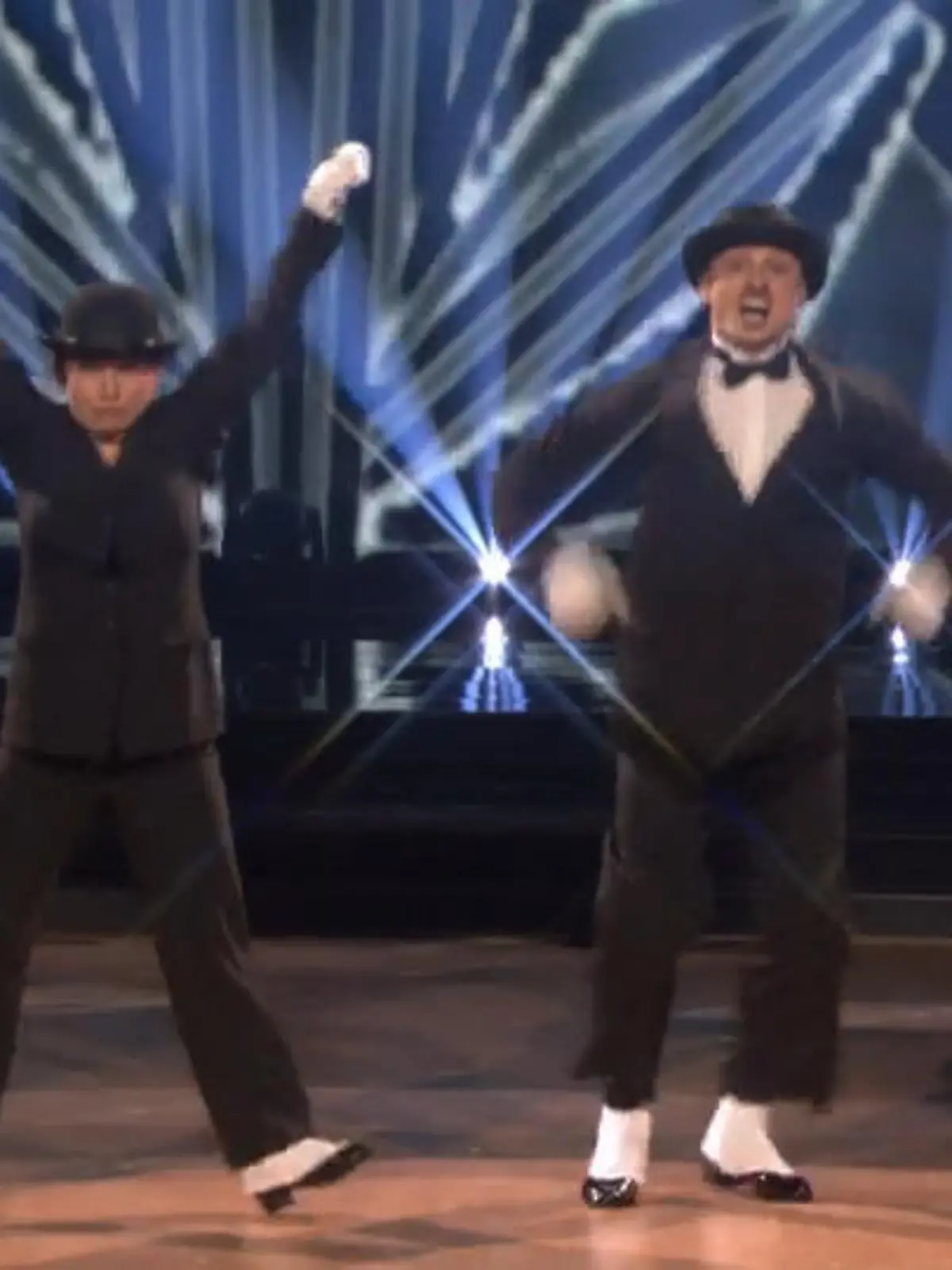 Bild zu: "Iconic Charleston zu „Dick und doof“: Bibi und Zsolt holen Standing Ovations"