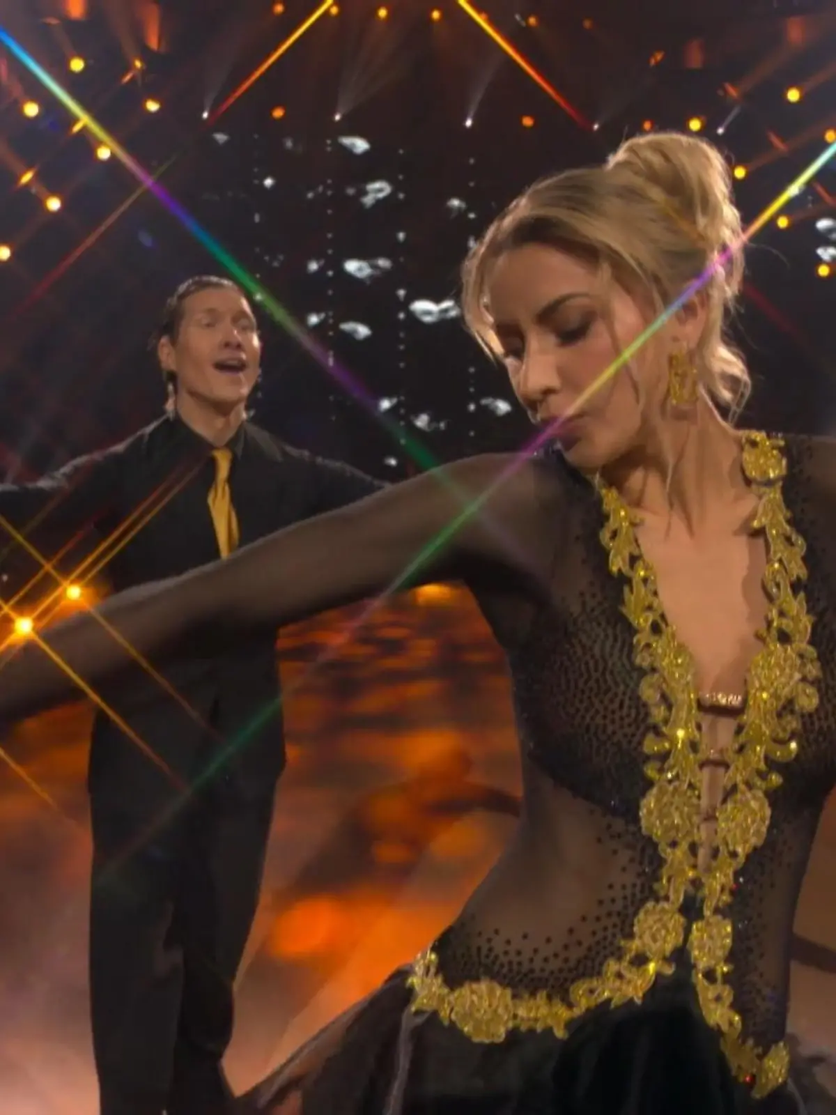 Bild zu: "Anna-Carina Woitschack brilliert beim Wiener Walzer"