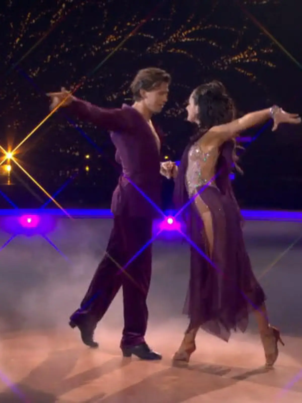 Bild zu: "Hüftschwung pur: Joel tanzt mit Malika eine Iconic Rumba"