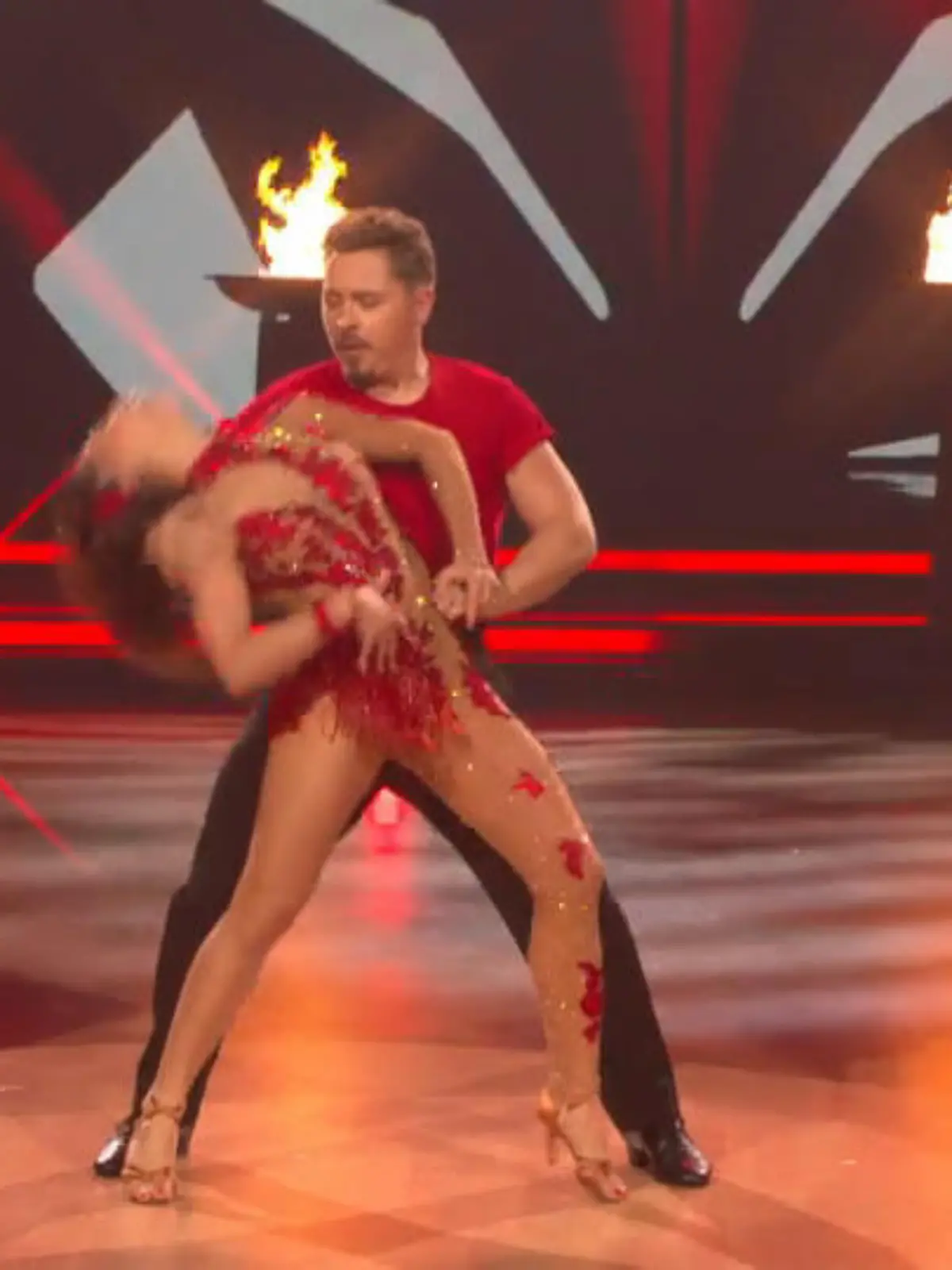 Bild zu: "Gustav und Anastasia bringen das Studio mit ihrer Iconic Salsa zum Toben"