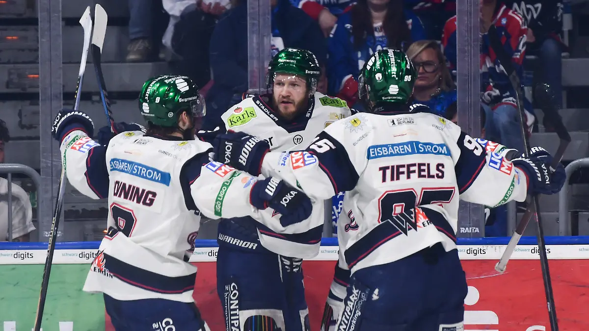 24.04.2026, xblx, Eishockey Penny DEL Finale 2026, Adler Mannheim - Eisbären Berlin v.l. Jean-Sebastien Dea Eisbären Berlin, Goal scored, Tor zum 0:2, celebrate the goal, Torjubel , Jubel, jubeln, jubelt, DFL/DFB REGULATIONS PROHIBIT ANY USE OF PHOTOGRAPHS as IMAGE SEQUENCES and/or QUASI-VIDEO Mannheim *** 24 04 2026, xblx, Eishockey Penny DEL Finale 2026, Adler Mannheim Eisbären Berlin v l Jean Sebastien Dea Eisbären Berlin , Goal scored, Tor zum 0 2, celebrate the goal, Torjubel , Jubel, jubeln, jubelt, DFL DFB REGULATIONS PROHIBIT ANY USE OF PHOTOGRAPHS as IMAGE SEQUENCES and or QUASI VIDEO Mannheim