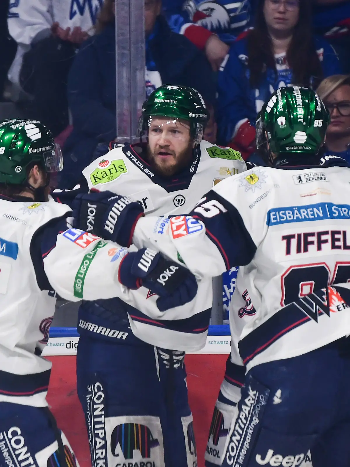 24.04.2026, xblx, Eishockey Penny DEL Finale 2026, Adler Mannheim - Eisbären Berlin v.l. Jean-Sebastien Dea Eisbären Berlin, Goal scored, Tor zum 0:2, celebrate the goal, Torjubel , Jubel, jubeln, jubelt, DFL/DFB REGULATIONS PROHIBIT ANY USE OF PHOTOGRAPHS as IMAGE SEQUENCES and/or QUASI-VIDEO Mannheim *** 24 04 2026, xblx, Eishockey Penny DEL Finale 2026, Adler Mannheim Eisbären Berlin v l Jean Sebastien Dea Eisbären Berlin , Goal scored, Tor zum 0 2, celebrate the goal, Torjubel , Jubel, jubeln, jubelt, DFL DFB REGULATIONS PROHIBIT ANY USE OF PHOTOGRAPHS as IMAGE SEQUENCES and or QUASI VIDEO Mannheim