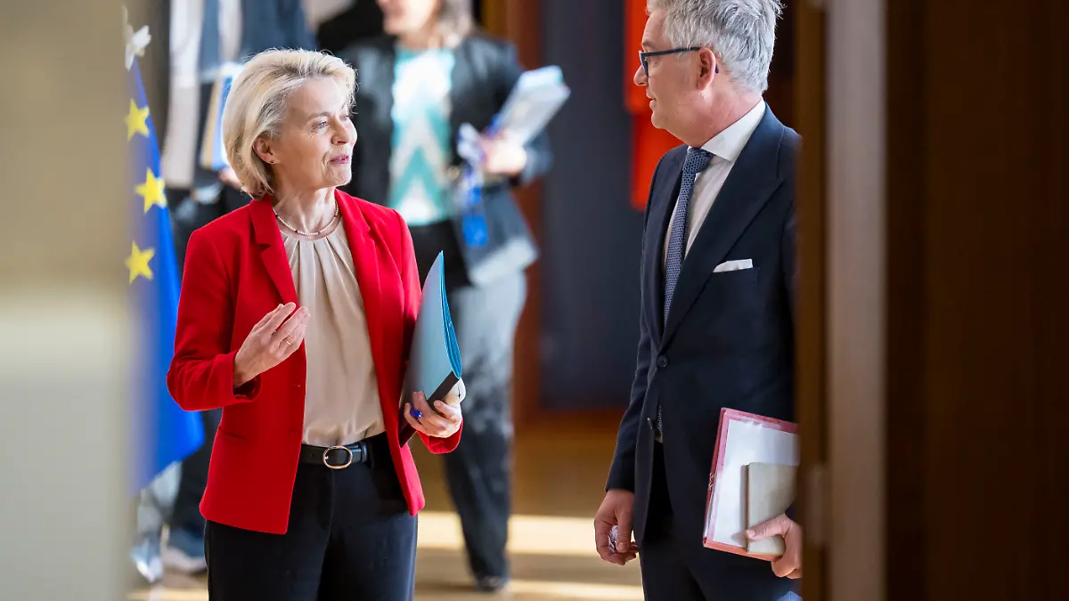 Ursula Von der Leyen , the president of the European Commission and Magnus Brunner , EU Commissioner for Internal Affairs and Migration attends a College of Commissioners meeting at the European Commission headquarters in Brussels, Belgium, 22 April 2026. The Commission is due to unveil AccelerateEU, a new package aimed at addressing the energy crunch impacting the bloc. Photo by Wiktor Dabkowski