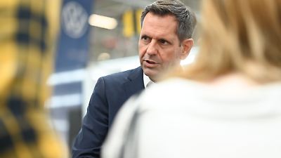 Olaf Lies wehrt sich: Drohen VW-Werkschließungen in Niedersachsen?