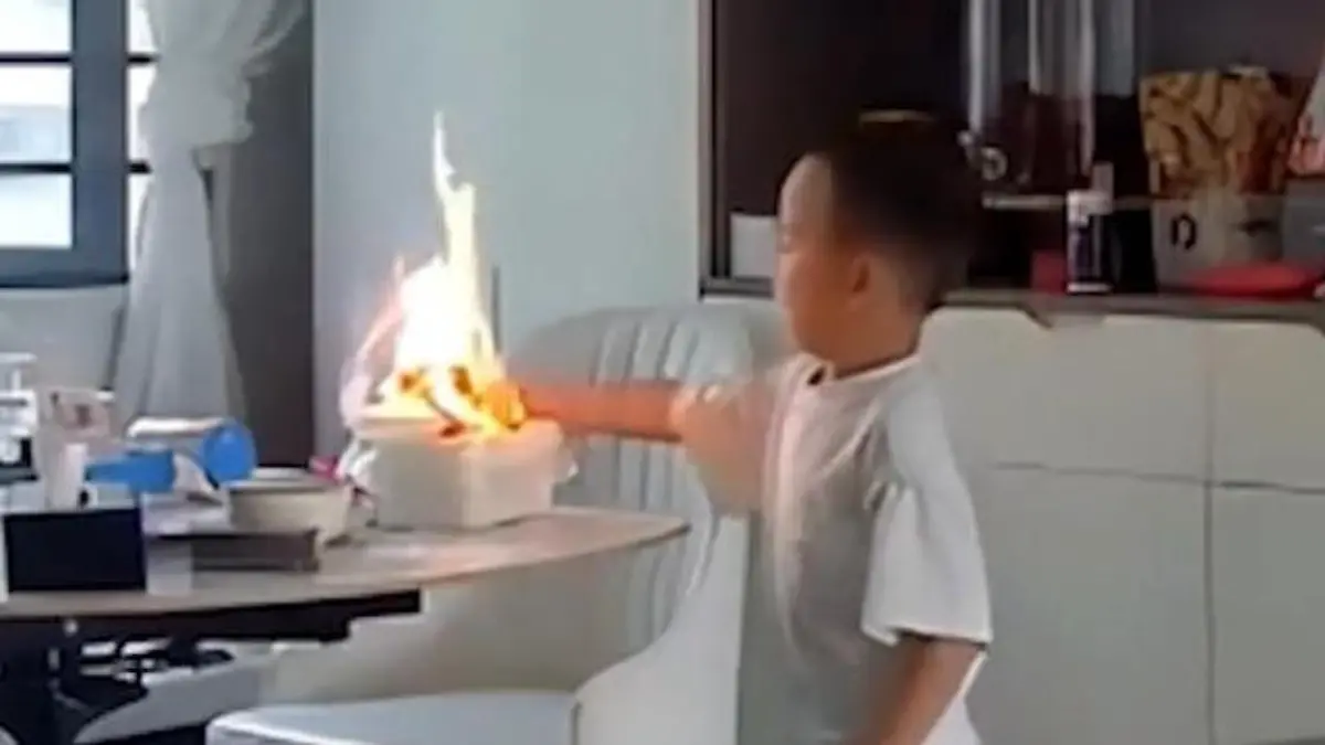 Spiel mit dem Feuer eskaliert – Mutter bewahrt Familie vor Brand-Tragödie Junge bringt alle in Gefahr