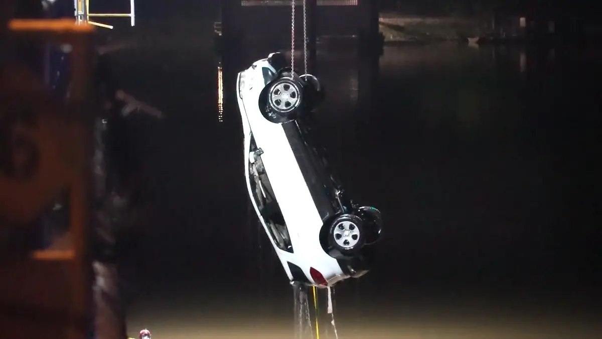 Auto stürzt in Main: Mann (18) stirbt in Klinik Tragödie in Frankfurt