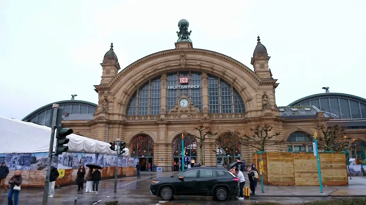 Nachtschicht im Brennpunkt Bahnhof Polizei, Bahnhof, Sicherheit