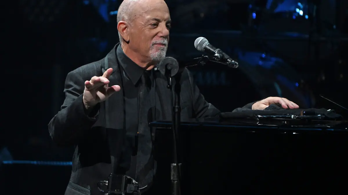 HOLLYWOOD FL - NOVEMBER 23: Billy Joel performs at Hard Rock Live at the Seminole Hard Rock Hotel & Casino on November 23, 2024 in Hollywood, Florida. Credit: mpi04/MediaPunch /IPX