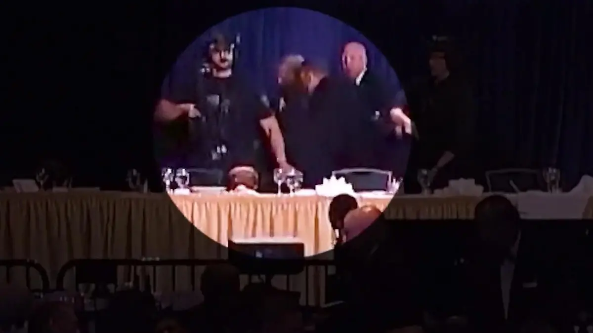 Bild zu: "Chaos im Ballsaal! Donald Trump stürzt bei Evakuierung "