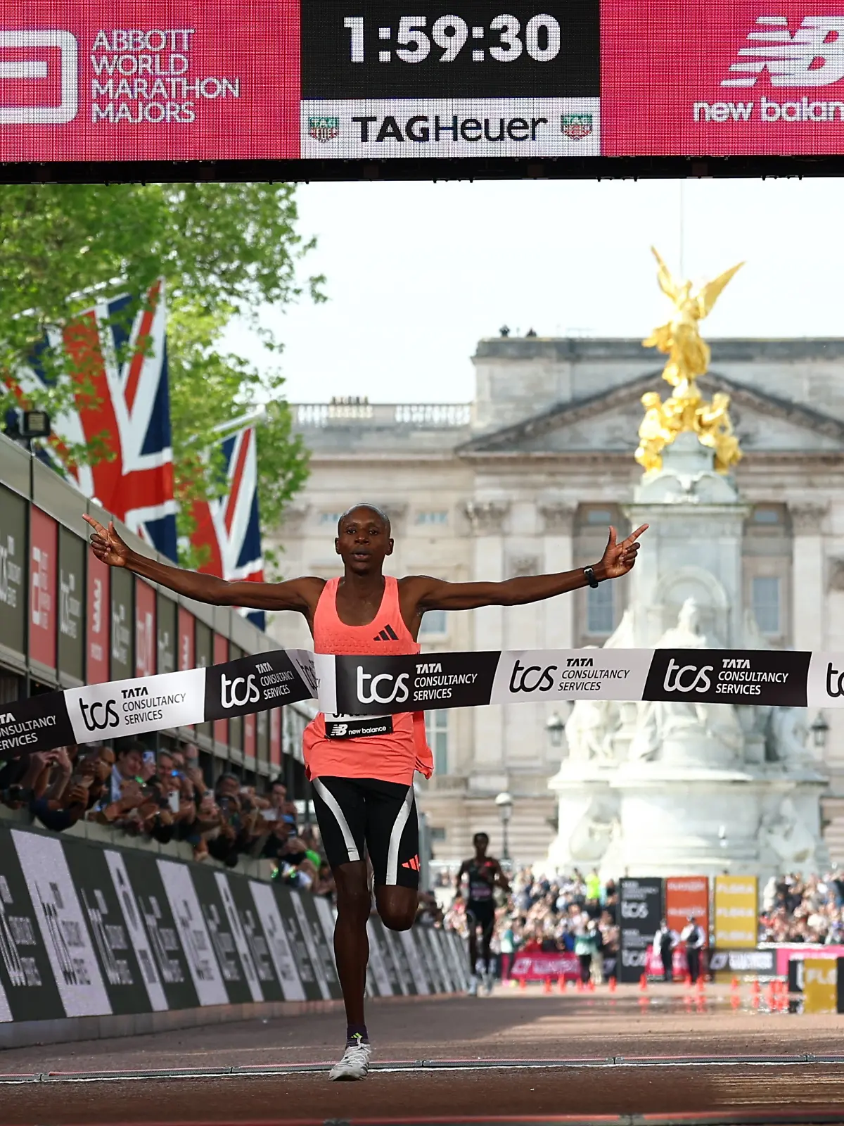 Athletics - London Marathon - London, Britain - April 26, 2026 Kenya's Sabastian Sawe crosses the finish line to win the men's elite race REUTERS/Matthew Childs