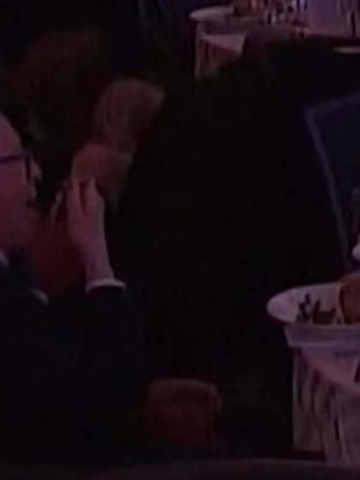 Bild zu: "Nach Schüssen bei Trump-Veranstaltung – alle rennen, er mampft weiter"