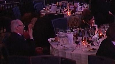 USA: Schüsse bei Gala-Dinner mit Donald Trump – alle rennen, er mampft unbeeindruckt weiter!