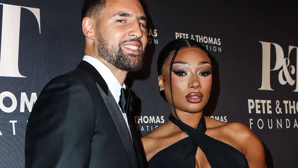 Inaugural Megan Thee Stallion s Pete And Thomas Foundation Gala Klay Thompson and girlfriend Megan Thee Stallion wearing Off-White arrive at the Inaugural Megan Thee Stallion s Pete And Thomas Foundation Gala held at Gotham Hall at The Haier Building in Manhattan, New York City, New York, United States. Gotham Hall at The Haier Building, Midtown Manhattan, New York City, New York, USA New York United States PUBLICATIONxNOTxINxFRA Copyright: xImagexPressxAgencyx originalFilename: collin-inaugura250717_npyPz.jpg