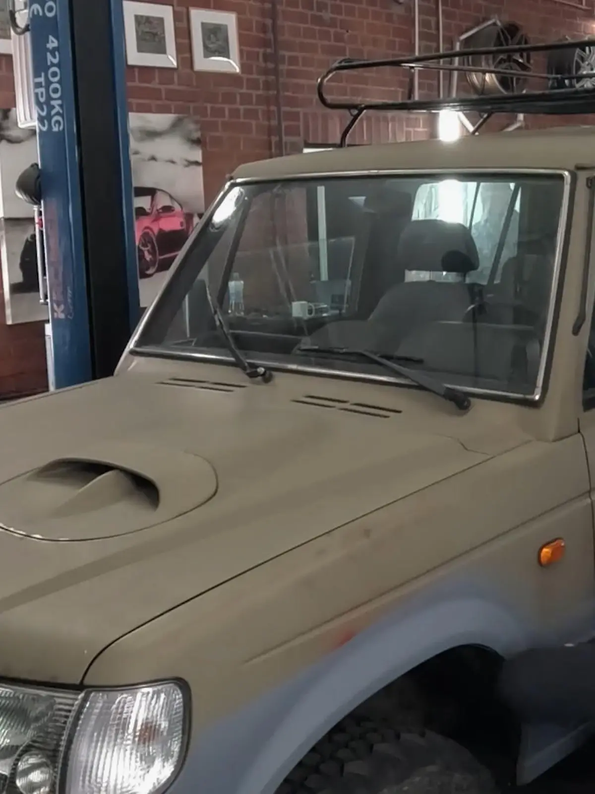 Bild zu: "Viel Herzblut, viel Rauch – kriegen die Tuning-Profis Nicos Traumwagen wieder hin?"