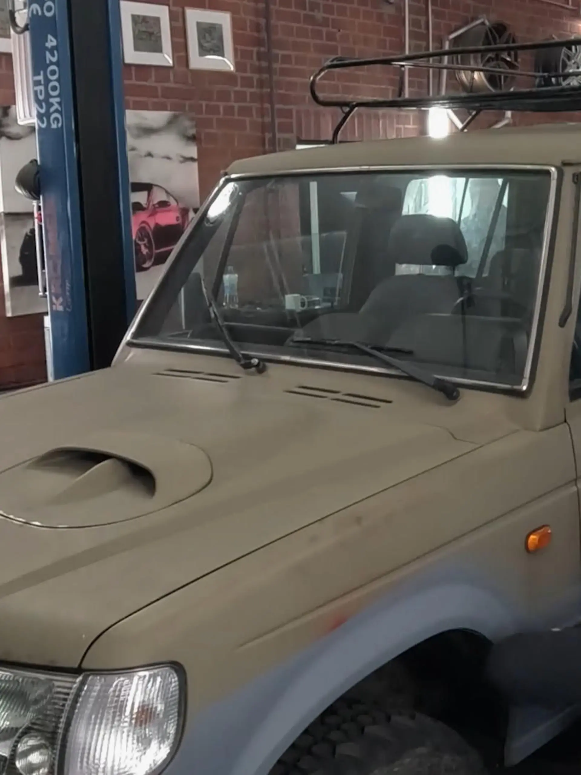 Bild zu: "Viel Herzblut, viel Rauch – kriegen die Tuning-Profis Nicos Traumwagen wieder hin?"