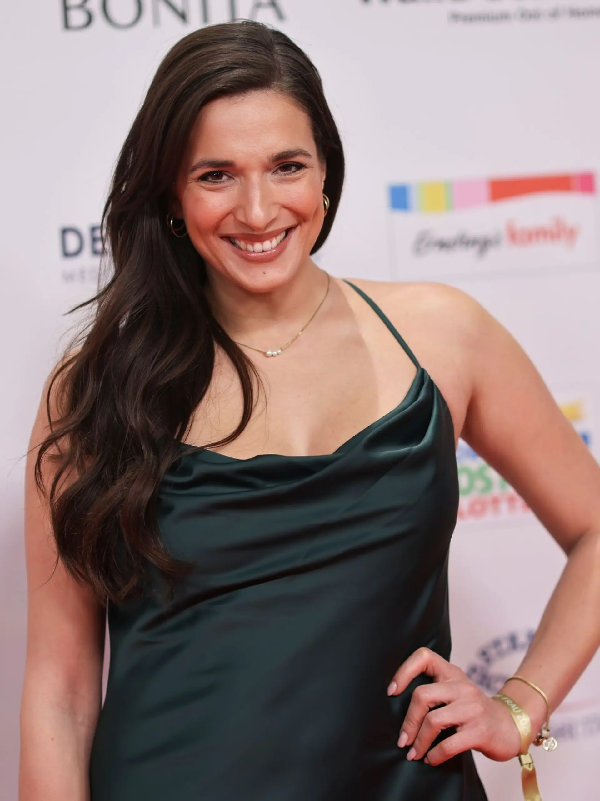 Bild zu: "Ex-„Let’s Dance”-Star Sally Özcan ist schwanger"