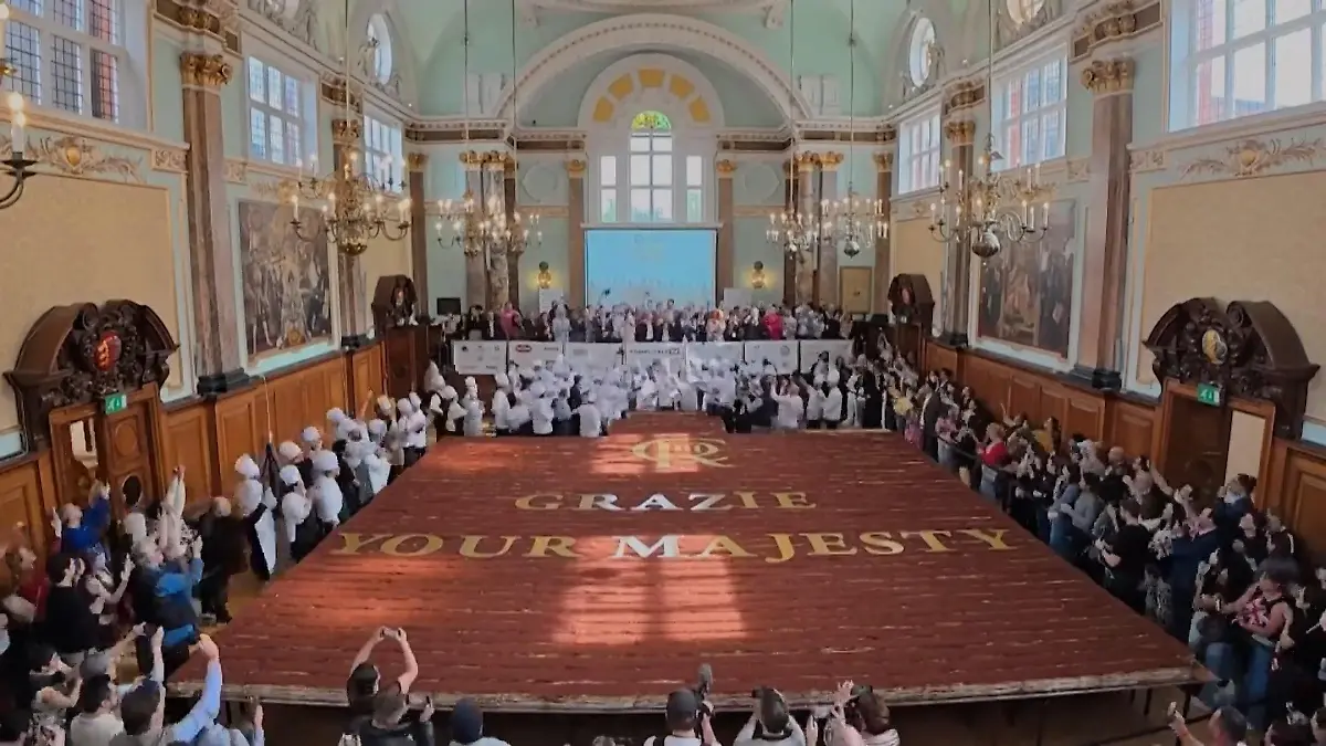 Mega-Tiramisu in der Kirche! Süßer Weltrekord begeistert Weltmetropole Über 440 Meter langes Dessert