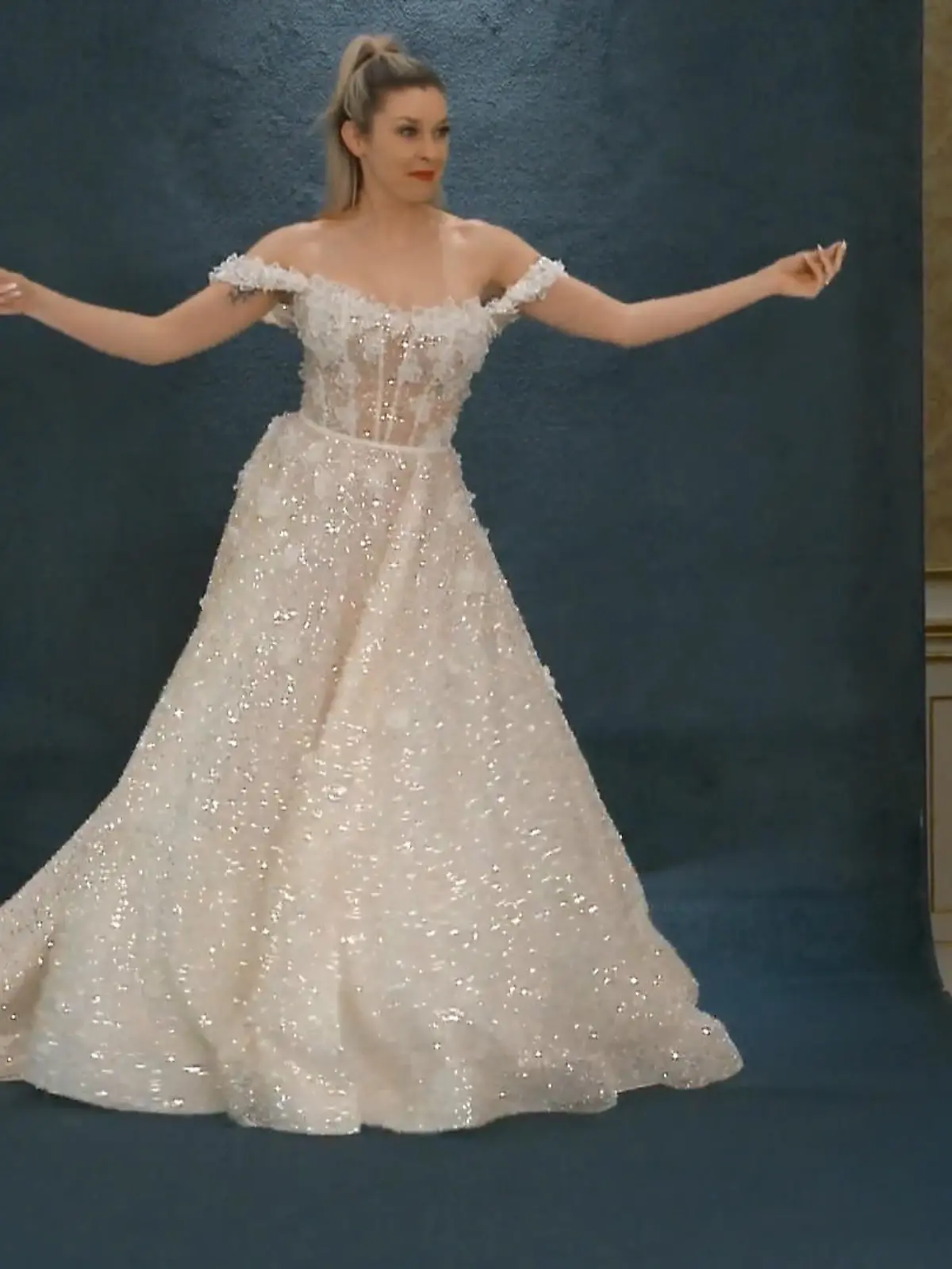 Bild zu: "Zwei Kleider ohne Aha-Moment – bringt Christinas dritter Versuch endlich den Umschwung?"