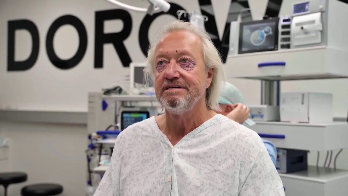 Robert Geiss stellt sich seiner Angst vor Krankenhäusern und OPs.