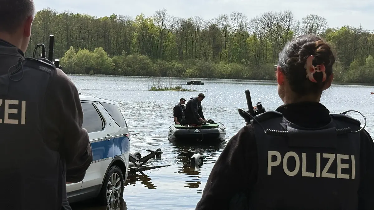 Wo ist Daniel M.? Die Polizei sucht im Bereich des Krupunder Sees.
