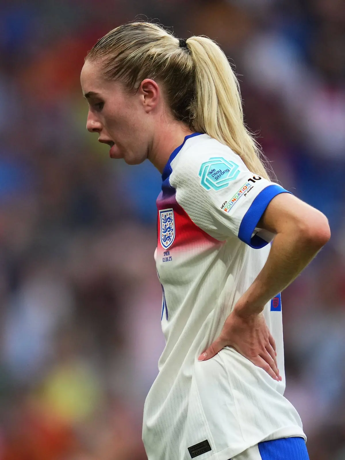 Missy Bo Kearns ist Englische Nationalspielerin – Teamärzte retteten ihr nun wohl das Leben