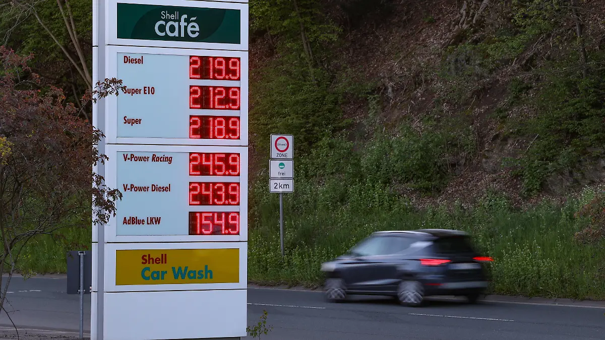Spritpreise am 27.04.2026 an einer Shell-Tankstelle in Siegen/Deutschland.