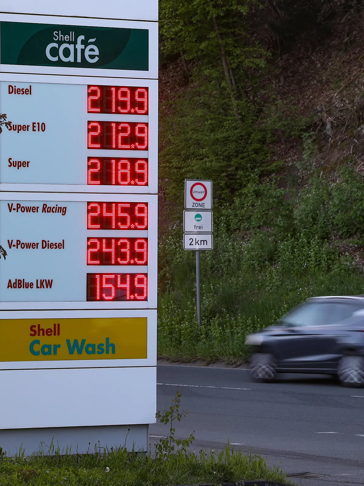 Spritpreise am 27.04.2026 an einer Shell-Tankstelle in Siegen/Deutschland.