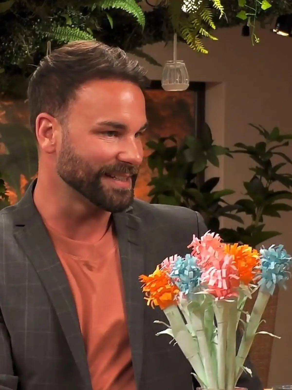 Bild zu: "First Dates Hotel: Maggi setzt auf Magie, Philipp auf Papierblumen"