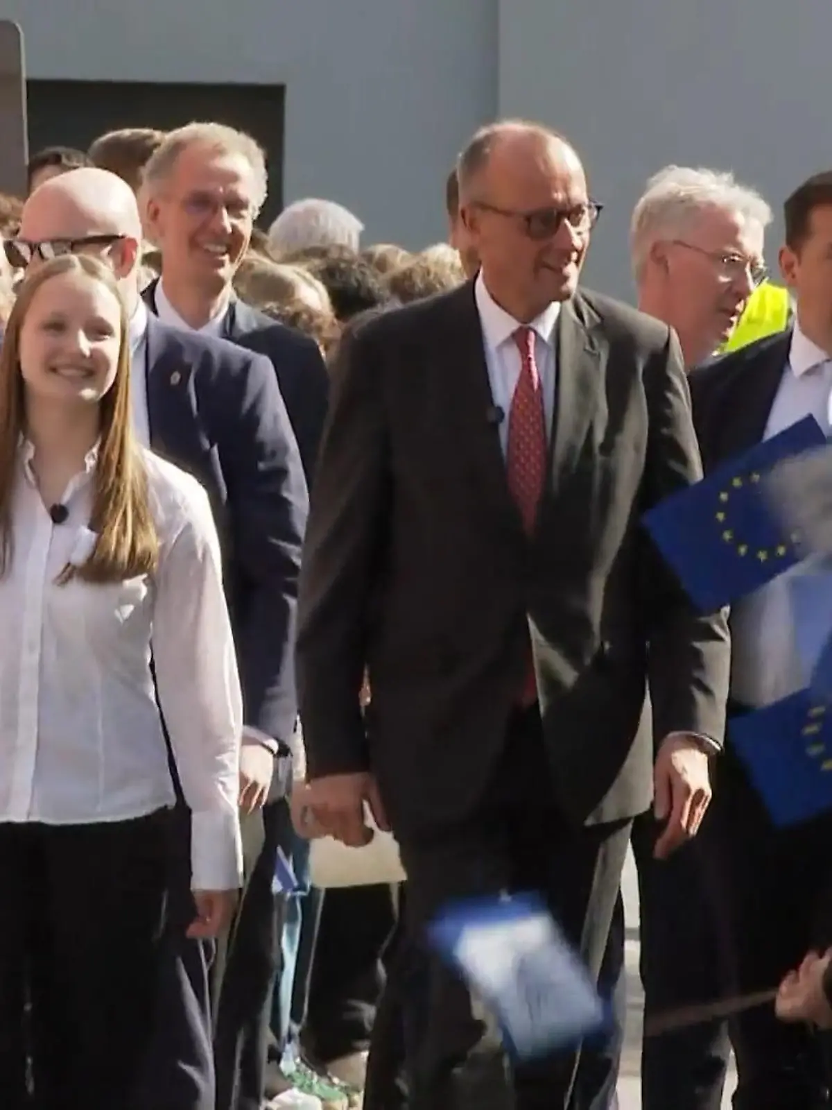 Bild zu: "Kanzler besucht Gymnasium"