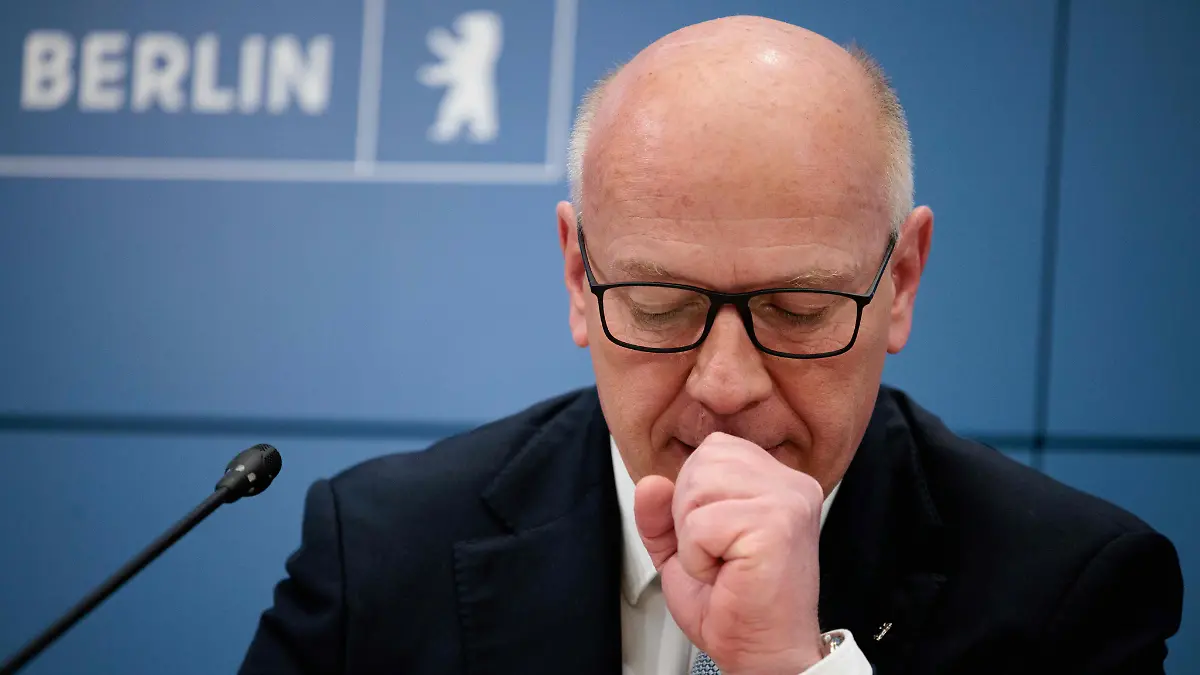 Kai Wegner (CDU), Regierender Bürgermeister von Berlin, reagiert in der Berliner Senatspressekonferenz im Roten Rathaus. (zu dpa: «Deutliche Kritik an Wegners Entschuldigung») +++ dpa-Bildfunk +++