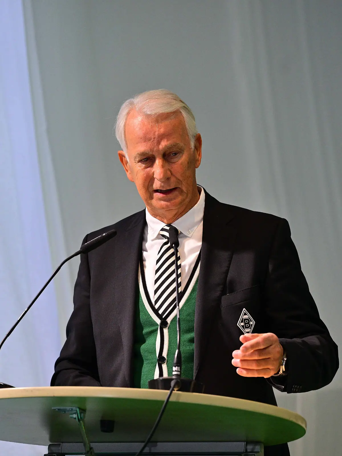 27.04.2026 Moenchengladbach Fussball, Herren, 1. Fussball-Bundesliga, Saison 2025/2026, Mitgliederversammlung Borussia Moenchengladbach Begruessung durch Rainer Bonhof Praesident Gladbach DFL regulations prohibit any use of photographs as image sequences and/or quasi-video. Borussia-Park NRW Deutschland *** 27 04 2026 Moenchengladbach Fußball, Herren, 1 Fussball Bundesliga, Saison 2025 2026, Mitgliederversammlung Borussia Moenchengladbach Begruessung durch Rainer Bonhof Praesident Gladbach DFL regulations prohibit any use of photographs as image sequences and or quasi video Borussia Park NRW Deutschland