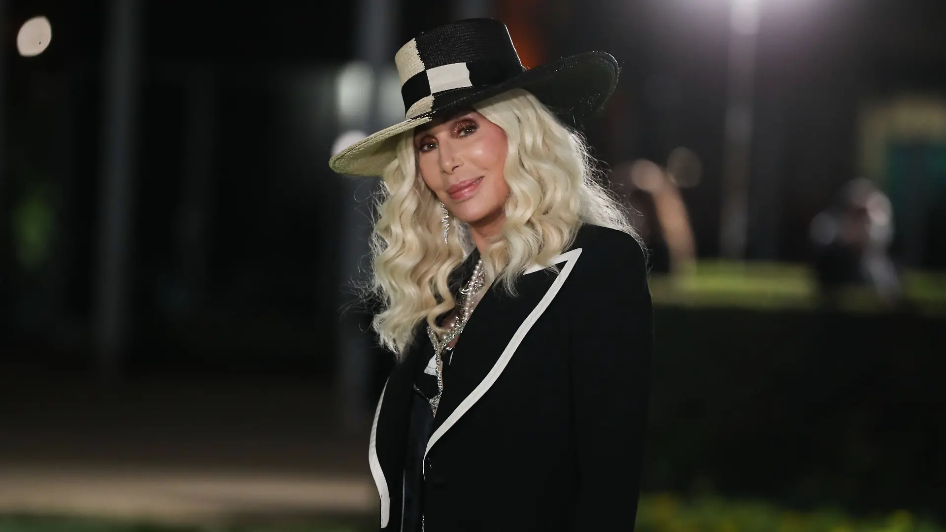 Cher blond.jpg