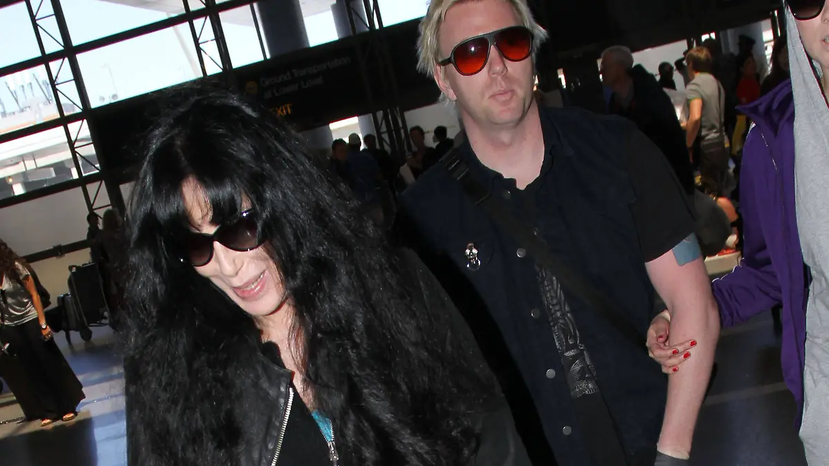 Cher rocks a black leather jacket and leather hat as she makes her way through LAX in Los Angeles 97672, LOS ANGELES, CALIFORNIA - Wednesday May 29, 2013. Cher rocks a black leather jacket and leather hat as she makes her way through LAX in Los Angeles. Cher was closely followed by her son Elijah Blue Allman. **FEE MUST BE AGREED PRIOR TO USAGE** **E-TABLET/IPAD & MOBILE PHONE APP PUBLISHING REQUIRES ADDITIONAL FEES**, Credit:PacificCoastNews.com / Avalon USA, Los Angeles PUBLICATIONxNOTxINxUKxFRAxUSA Copyright: xPacificCoastNews.comx/xAvalonx 0528164156