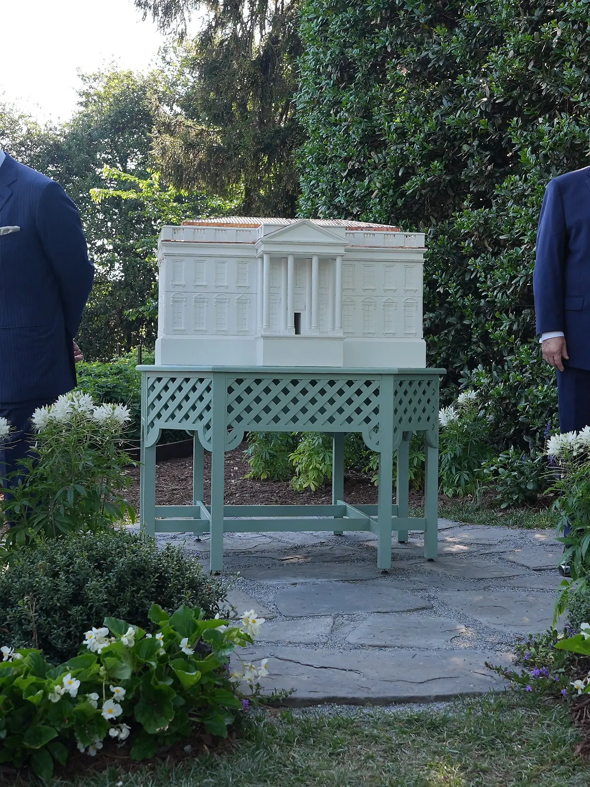 President Donald Trump and first lady Melania Trump along with Britain’s King Charles III and Queen Camilla pose for a photo by White House bee hive at the White House, Monday, April 27, 2026, in Washington. (AP Photo/Alex Brandon, Pool)