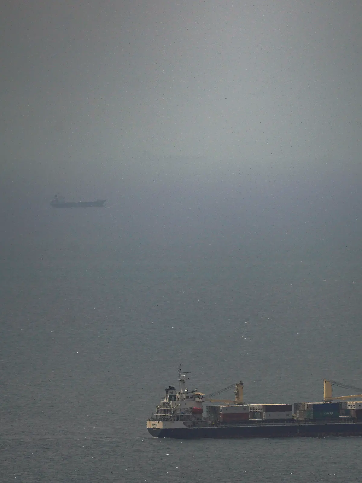 Das unter jordanischer Flagge fahrende Frachtschiff «Bagdad» fährt im Persischen Golf vor der Küste der Vereinigte Arabischen Emirate auf die Straße von Hormus zu. +++ dpa-Bildfunk +++